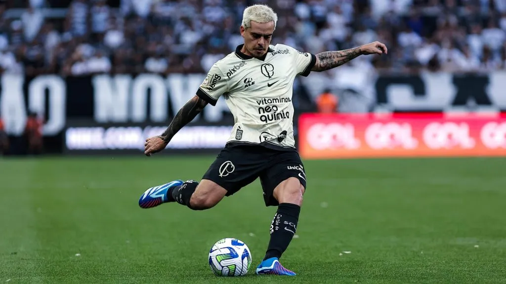 Fagner em partida pelo Corinthians. Foto: Fabio Giannelli/AGIF