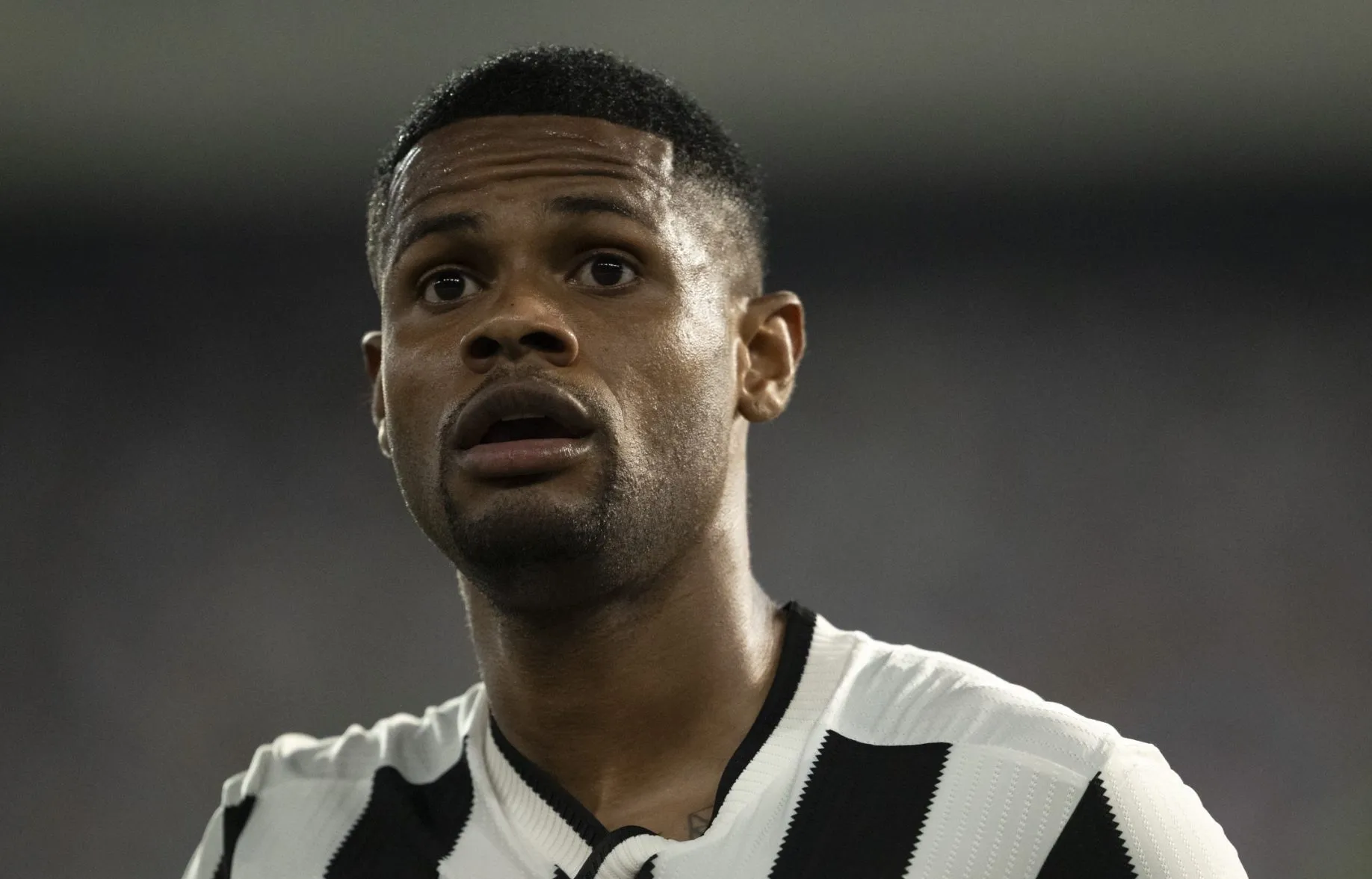 Júnior Santos em partida com o Botafogo. Foto: Jorge Rodrigues/AGIF