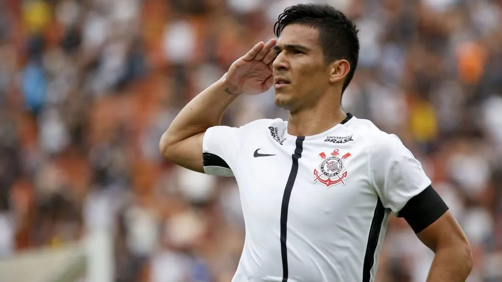 Balbuena ganhou destaque quando defendeu o Corinthians. Foto: Marco Galvão/Fotoarena