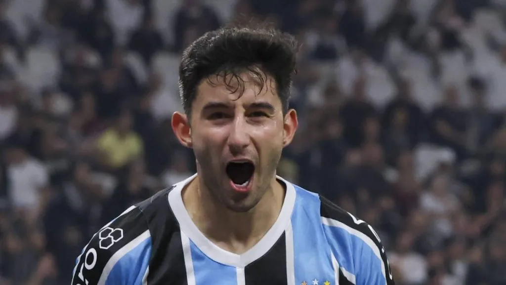 Foto: IMAGO /&nbsp;TheNews2 – Villasanti está valorizado no mercado, mas o Grêmio pede quantia alta.