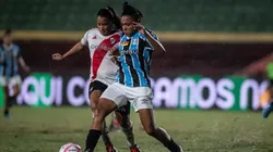 Gurias Gremistas durante partida polêmica sobre o River Plate que terminou em tensão e confusão com episódio de injúria racial cometida por atletas argentinas