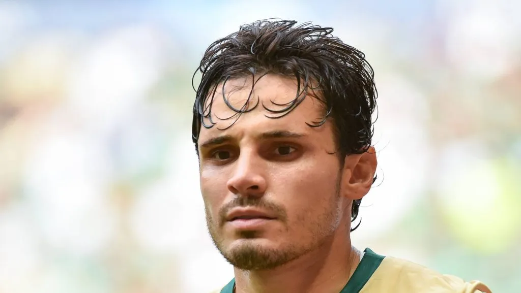 Foto: IMAGO / Sports Press Photo – Veiga pode ter saída do Alviverde confirmada em breve.