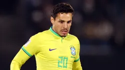 Raphael Veiga, meia do Palmeiras, jogando pela Seleção Brasileira