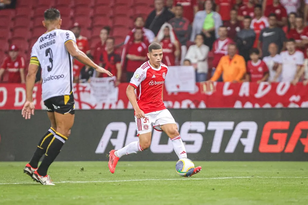 Gabriel Carvalho em partida diante do Criciúma. Foto: Maxi Franzoi/AGIF