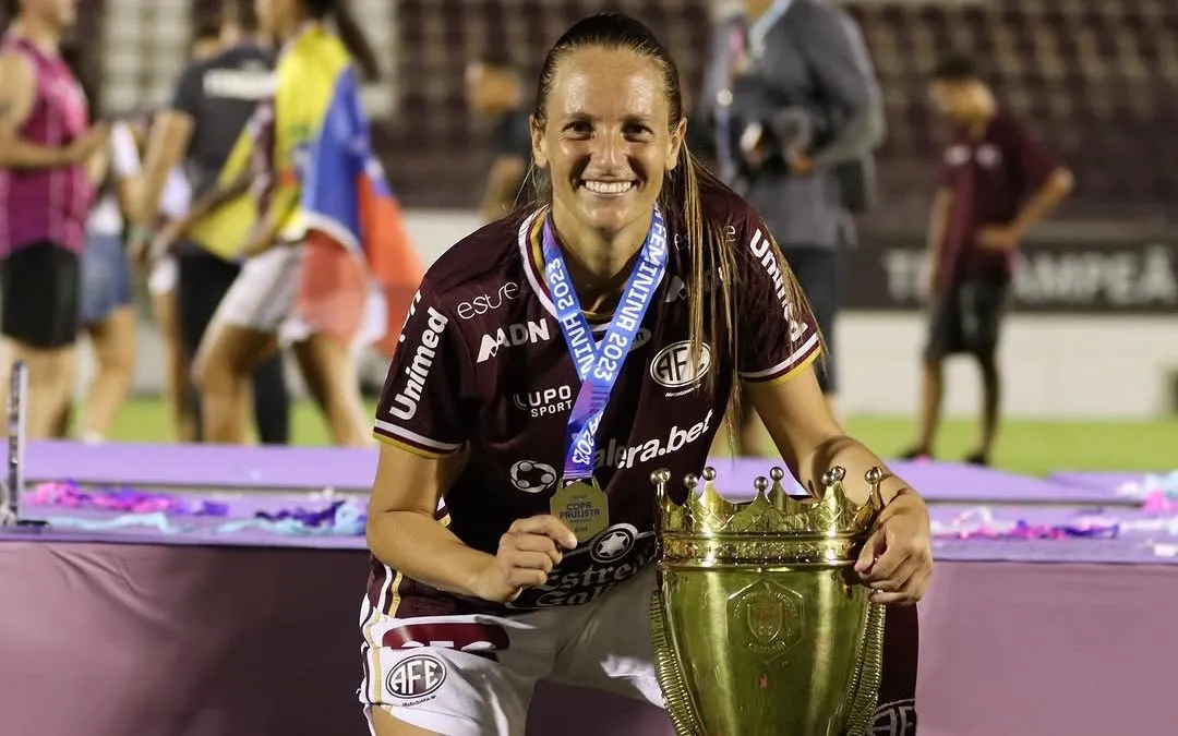 Amanda Brunner, ex-Ferroviária, chega para reforçar o meio-campo do Tricolor Gaúcho e equilibrar a equipe que está passando por reformulação. Foto: Cárila Covas/Ferroviária SAF