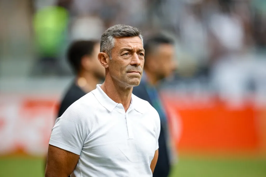 Pedro Caixinha almeja conhecer o elenco do Peixe. Foto: Gilson Lobo/AGIF