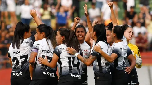 Elenco do Corinthians, em formação completa durante o Brasileirão Feminino, antes das baixas no final da temporada 2024