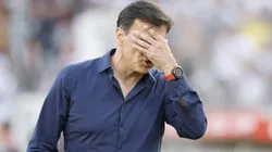 Gustavo Quinteros terá papel essencial em decisão sobre saída de Pavón no Grêmio.