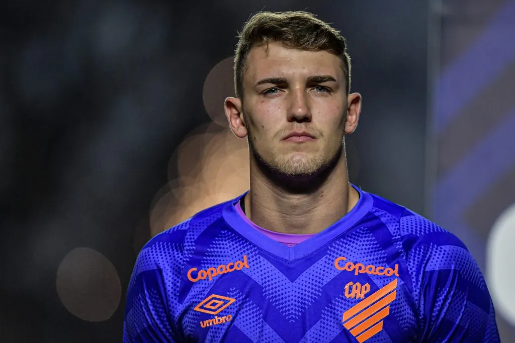 Goleiro Léo Linck pode ser a primeira contratação do Botafogo para 2025. Foto: Thiago Ribeiro/AGIF