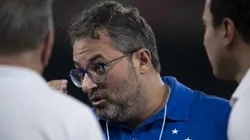 Alexandre Mattos durante partida entre Botafogo e Cruzeiro, no Estádio Nilton Santos, pelo Brasileirão.