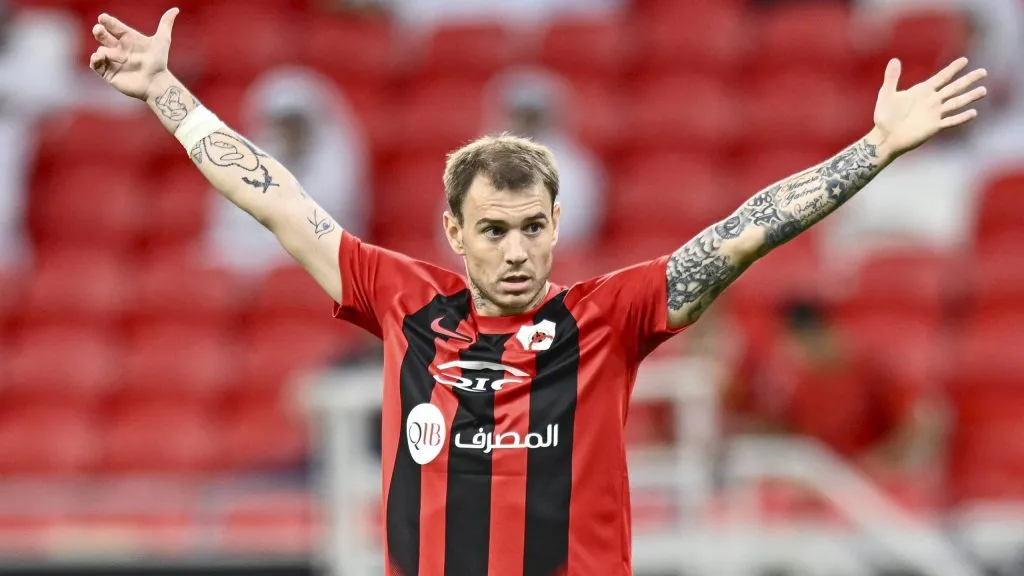 Róger Guedes em partida pelo Al-Rayyan. Foto: NOUSHAD