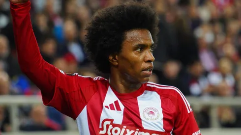 Willian durante partida entre Olympiacos e Twente, pela UEFA Champions League. Foto: Giorgos Arapekos
