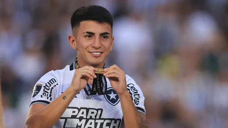 Almada vai deixar o Botafogo - Foto: Buda Mendes/Getty Images.