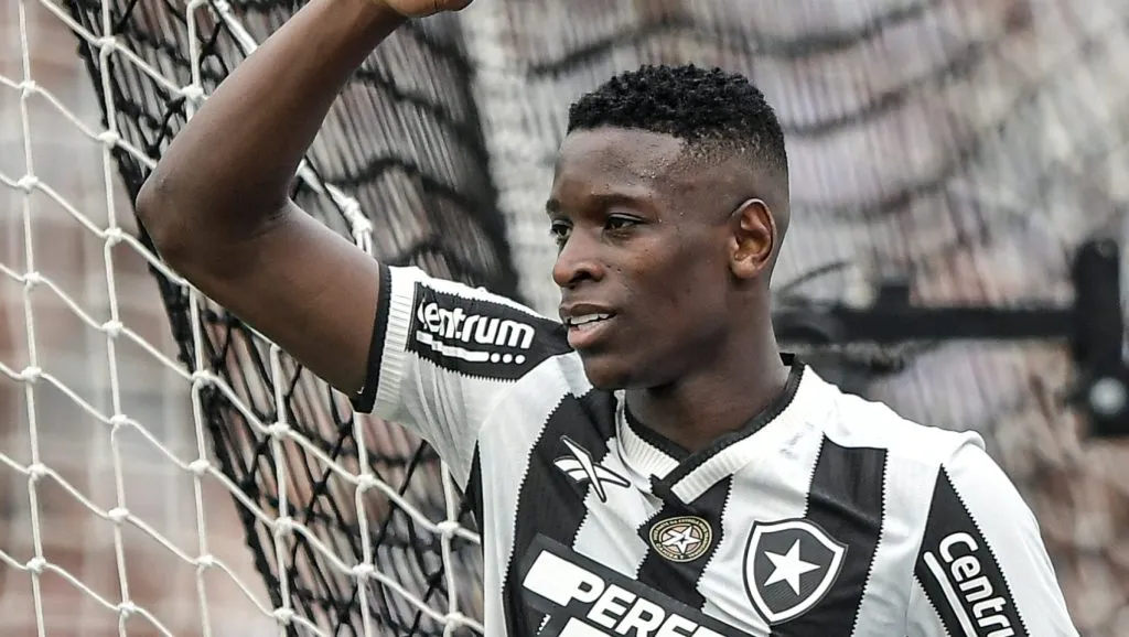 Luiz Henrique se despede do Botafogo