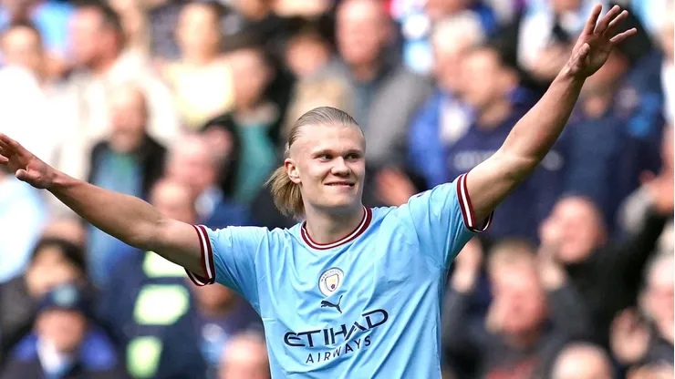 Erling Haaland comemora gol pelo Manchester City em partida da Premier League. Foto: PA Images / Alamy Stock Photo