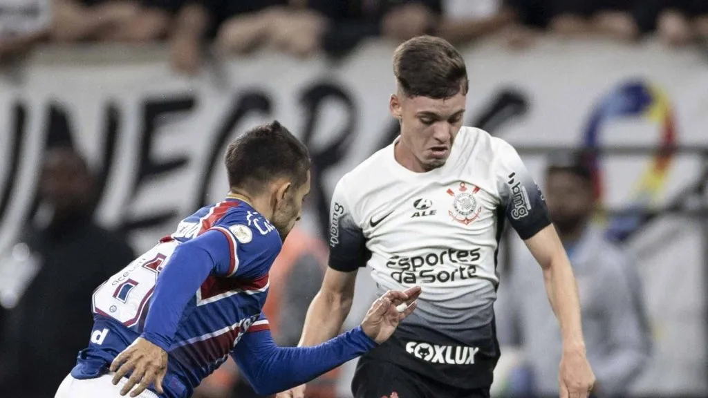 Foto: Marco Galvão/Fotoarena – Breno Bidon é uma das joias do elenco do Corinthians e pode ser negociado com Benfica ou Sporting.