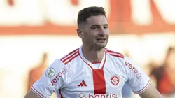 Alario em campo pelo Internacional