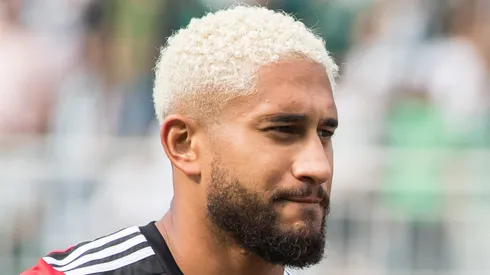 Pablo durante jogo do Mengão no Couto Pereira.