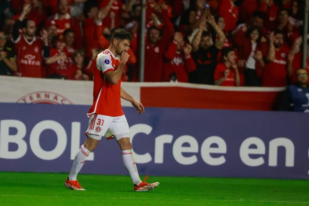 Alario comemora gol pelo Internacional. Foto: Luiz Erbes/AGIF