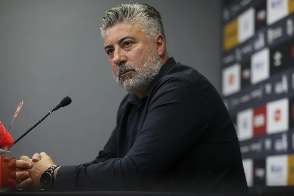 Alexandre Gallo também foi criticado pelo torcedor. Foto: Reinaldo Campos/AGIF