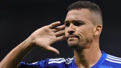 Ze Ivaldo jogador do Cruzeiro comemora seu gol durante partida contra o Vasco. Foto: Gilson Lobo/AGIF