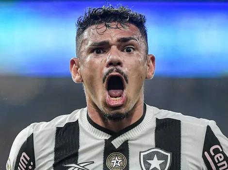 Botafogo descarta incluir Tiquinho Soares por Jair, do Santos
