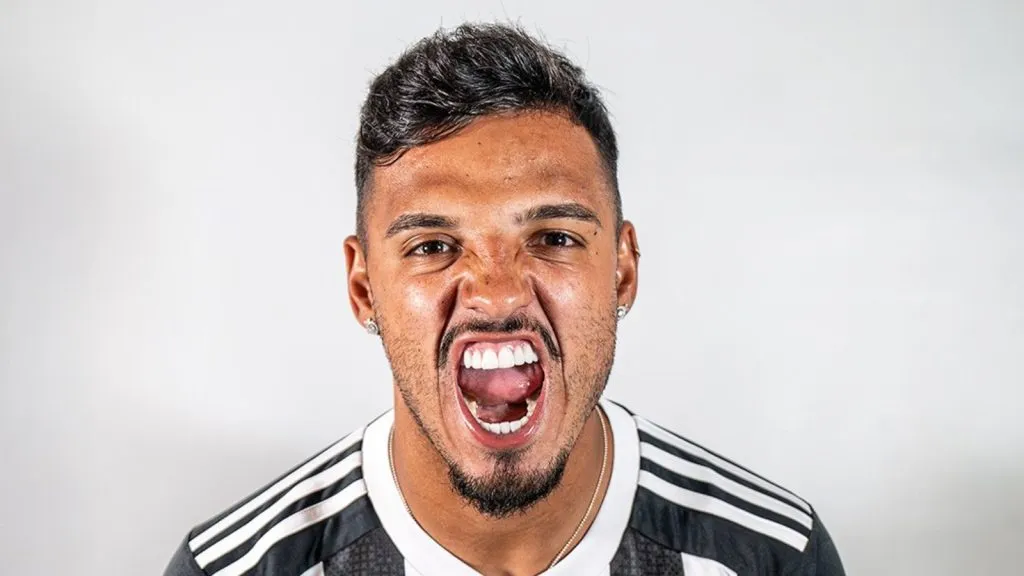 Gabriel Menino é anunciado pelo Galo.