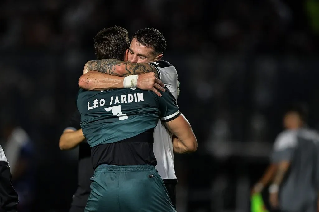 Léo Jardim e Vegetti foram os principais nomes do Vasco na temporada de 2024. Foto: Thiago Ribeiro/AGIF