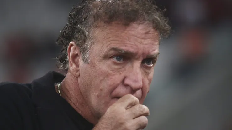 Cuca tem dificuldades para encontrar parceiro de Hulk e Deyverson no ataque do Galo