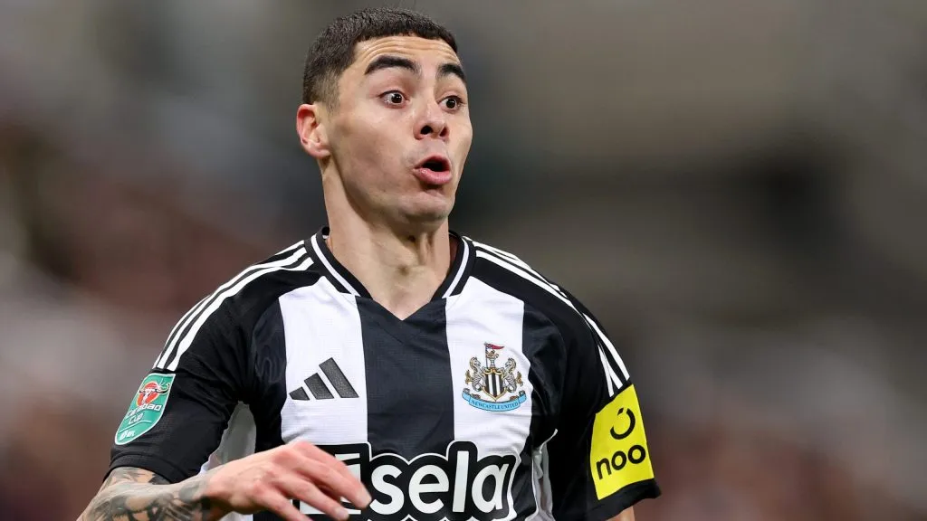 Santos tem interesse no jogador e vê o Newcastle estipular o valor de venda  – Foto: Carl Recine/Getty Images