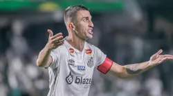 Schmidt chegou a ser capitão em alguns jogos.