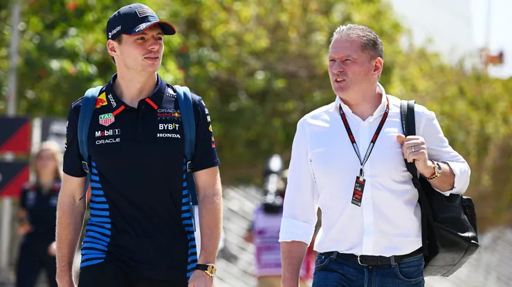 Jos Verstappen e Max no Bahrein (Clive Mason/Getty Images)