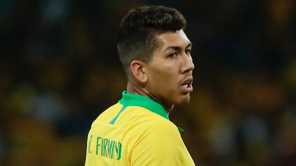 Firmino tem salário fora da realidade no Brasil - Foto: Marcello Zambrana/AGIF.