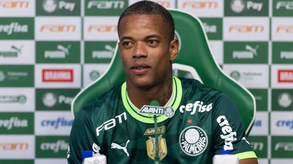Caio Paulista dando entrevista no Palmeiras - Foto: Ettore Chiereguini/AGIF