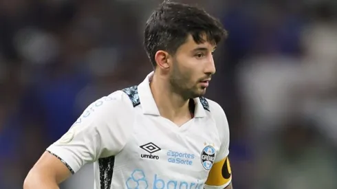 Villasanti, volante paraguaio jogando pelo Grêmio no Brasileirão