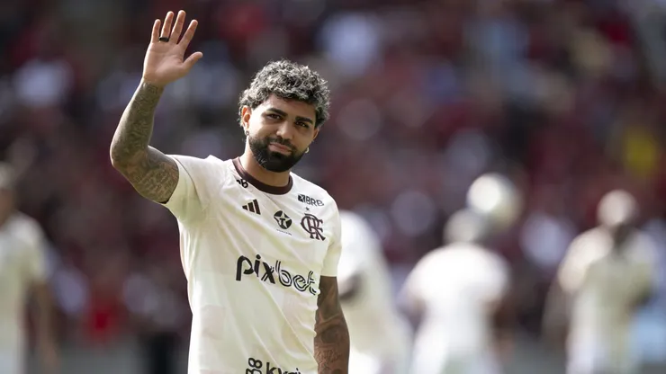 Gabi ex-jogador do Flamengo durante aquecimento antes da partida contra o Internacional. Foto: Jorge Rodrigues/AGIF