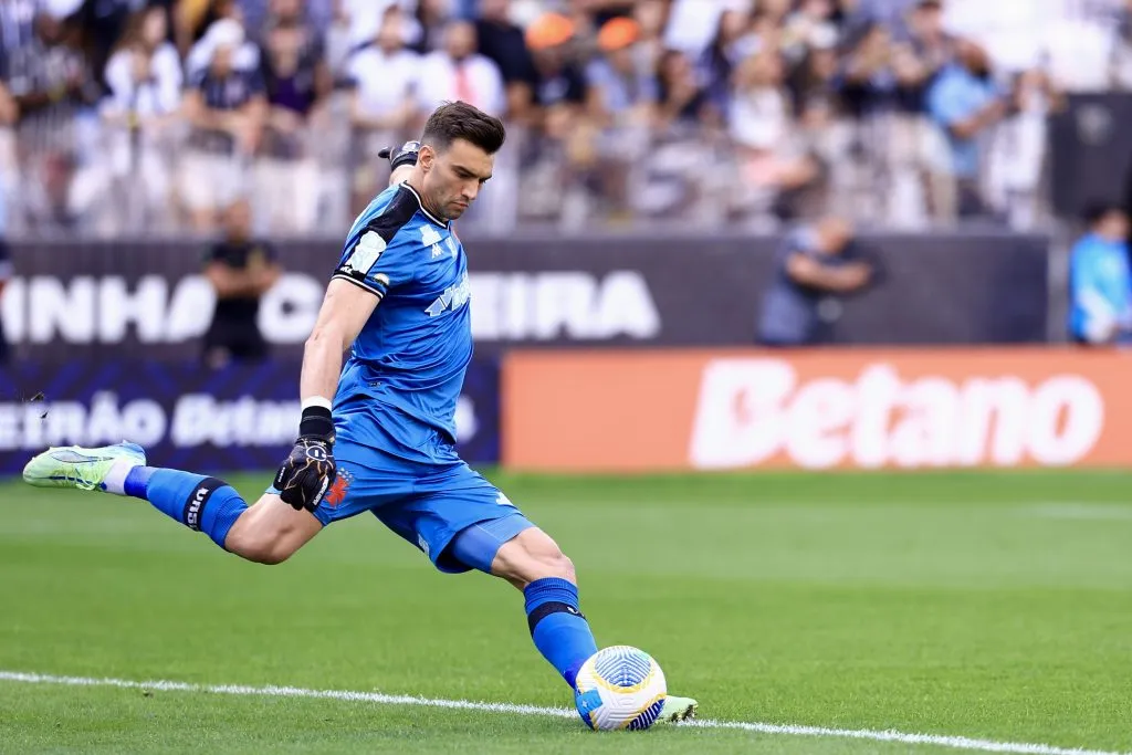 SP – SAO PAULO – 24/11/2024 – BRASILEIRO A 2024, CORINTHIANS X VASCO – Leo Jardim goleiro do Vasco durante partida contra o Corinthians no estadio Arena Corinthians pelo campeonato Brasileiro A 2024. Foto: Marcello Zambrana/AGIF