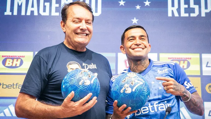 Dudu, com Pedro Lourenço, em apresentação do Cruzeiro