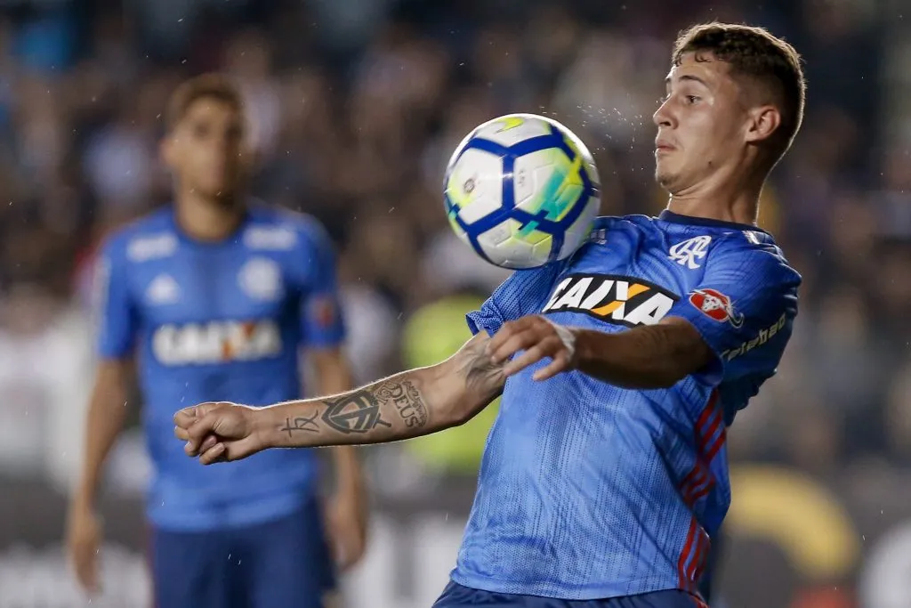 Matheus Sávio durante jogo do Flamengo em 2018. Foto: Marcello Zambrana/AGIF