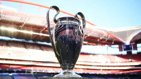 Santos tenta contratar craque campeão da Champions League para usar camisa 10