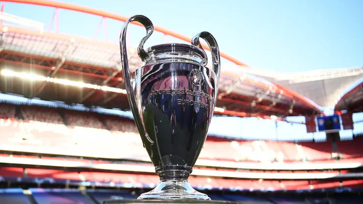 Santos tenta contratar craque campeão da Champions League para usar camisa 10