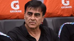 Técnico Gustavo Quinteros pode receber o primeiro atacante para a temporada de 2025. (Foto: Getty Images)