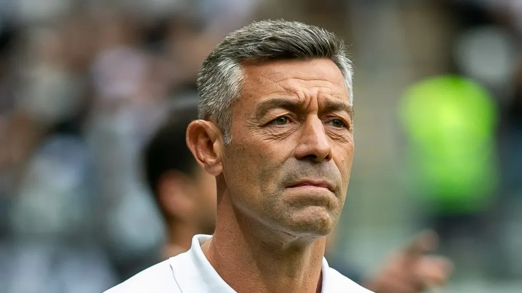 Foto: Fernando Moreno/AGIF – Pedro Caixinha quer contar com Alfredo no Santos.