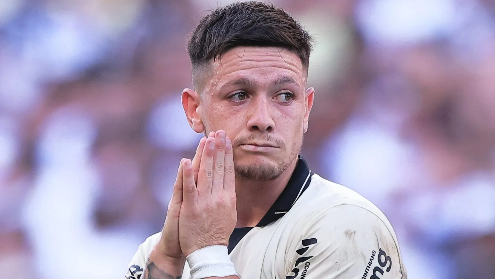 Rodrigo Garro lamentando. Foto: Ettore Chiereguini/AGIF