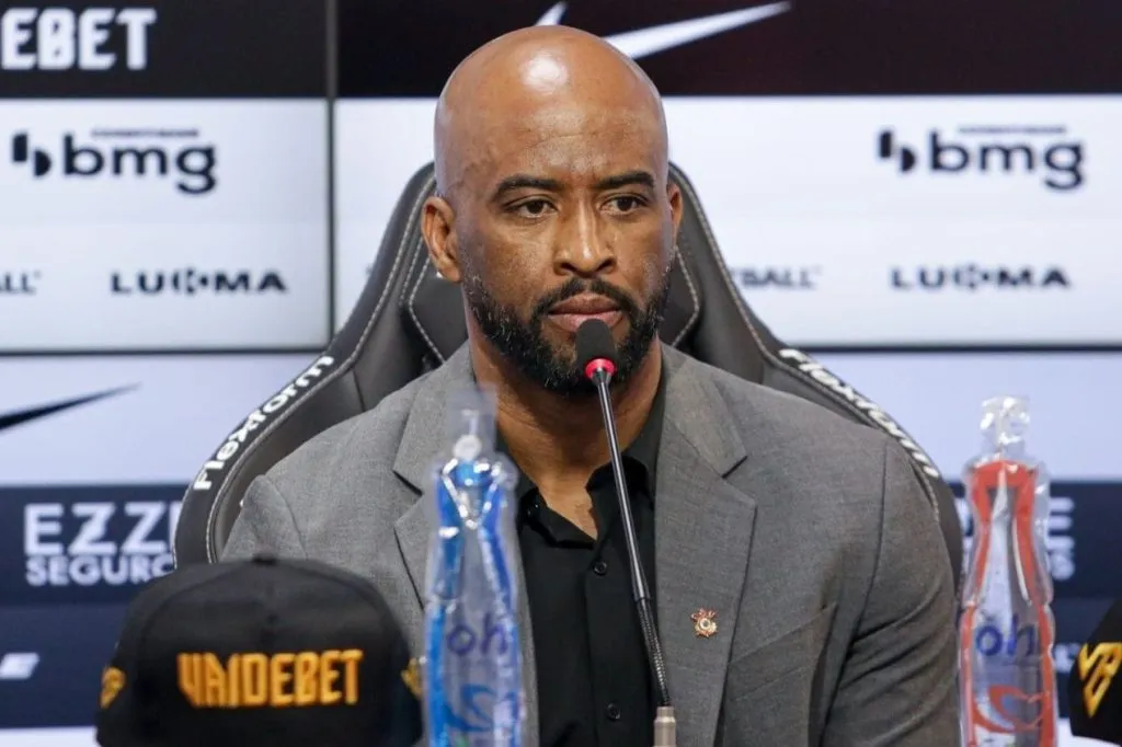 Fabinho Soldado durante entrevista. Foto: Rodrigo Coca/Ag.Corinthians