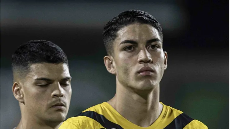 Jair durante jogo do Peixe na Série B.