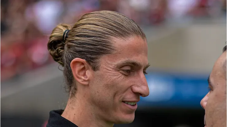 Filipe Luis durante jogo do Fla no Brasileirão 2024.