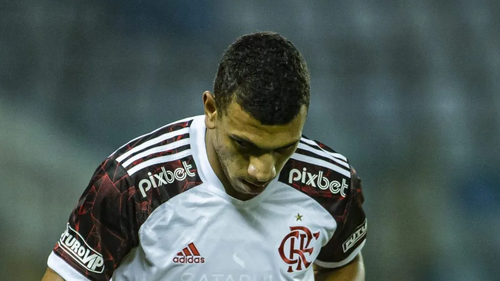 Foto: Diogo Reis/AGIF – Petterson, revelado na base do Mengão, será reforço do time gaúcho.