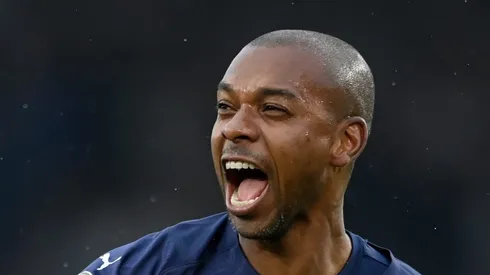 Volante multicampeão no City negocia com Peixe.