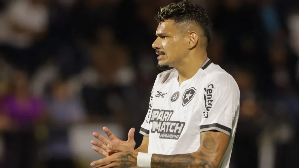 Tiquinho Soares está por detalhes de ser anunciado no Santos –  Foto: Joisel Amaral/AGIF